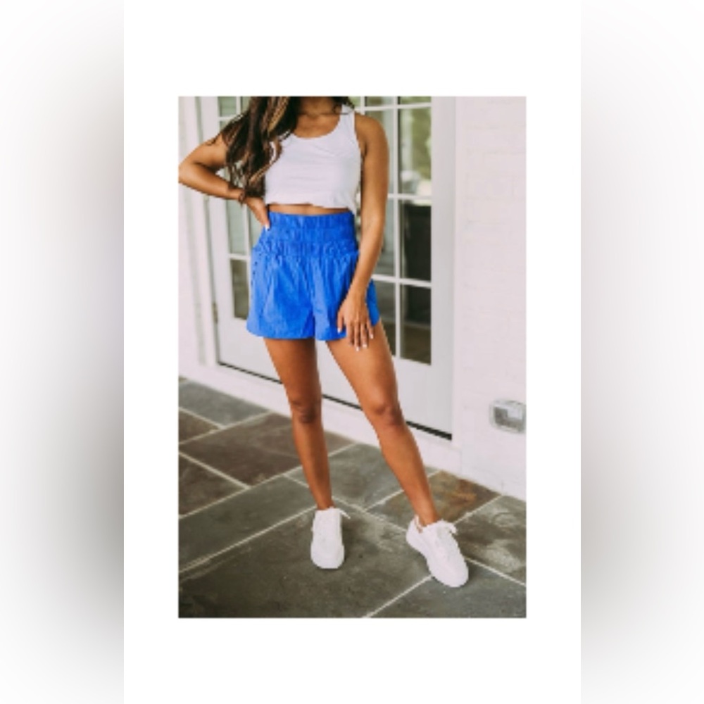 These Three Boutique / TCEC Juniper Smocked Waist Shorts Size Small